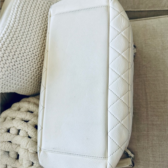 Caviar Quilted Grand Shopping Tote GST White - Picture 4 of 13